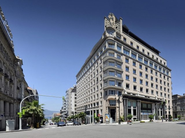 Ascensores y Escaleras Edificio Central Abanca Vigo