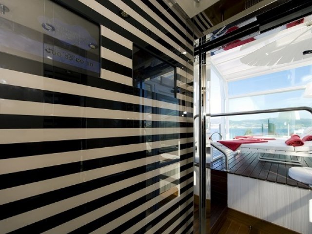 Ascensor hotel Nagari Vigo