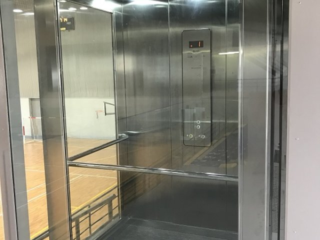 Homelift Pabellón de Vilanova en Pontevedra