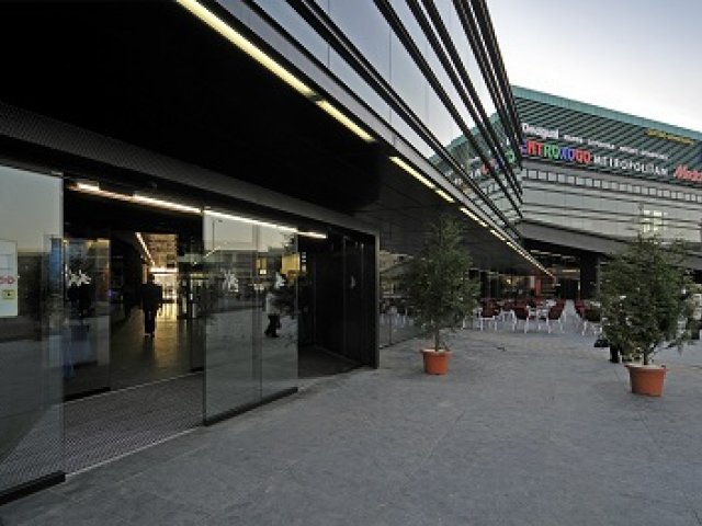 Puerta peatonal Centro Comercial A Laxe